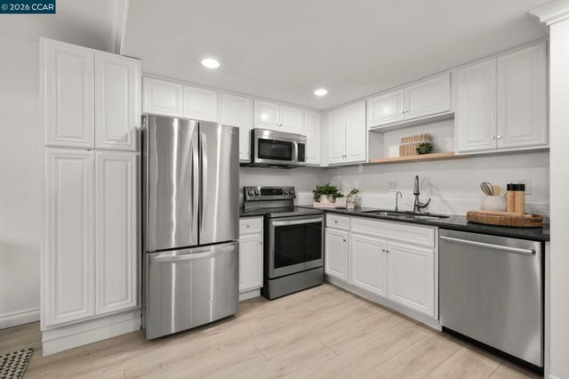 1052 Bancroft Rd, Concord, CA 94518