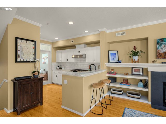2649 Nw KENNEDY Ct, Portland, OR 97229