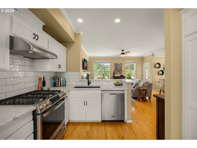 2649 Nw KENNEDY Ct, Portland, OR 97229