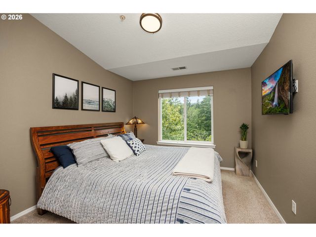 2649 Nw KENNEDY Ct, Portland, OR 97229