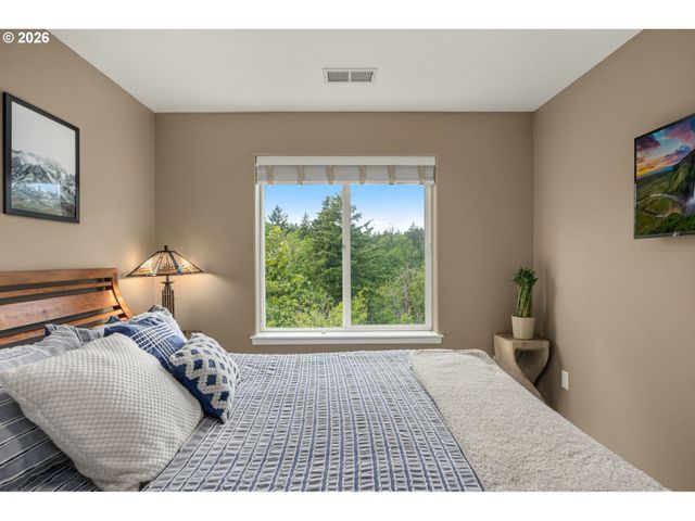 2649 Nw KENNEDY Ct, Portland, OR 97229