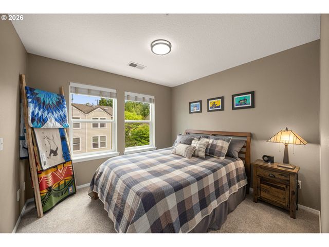 2649 Nw KENNEDY Ct, Portland, OR 97229