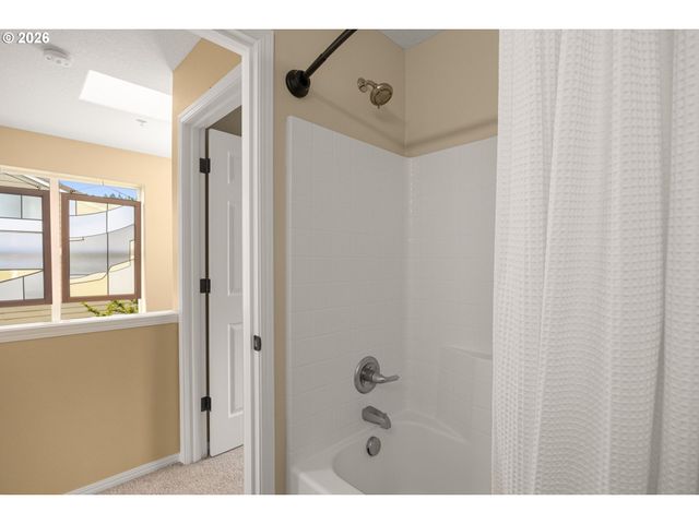 2649 Nw KENNEDY Ct, Portland, OR 97229