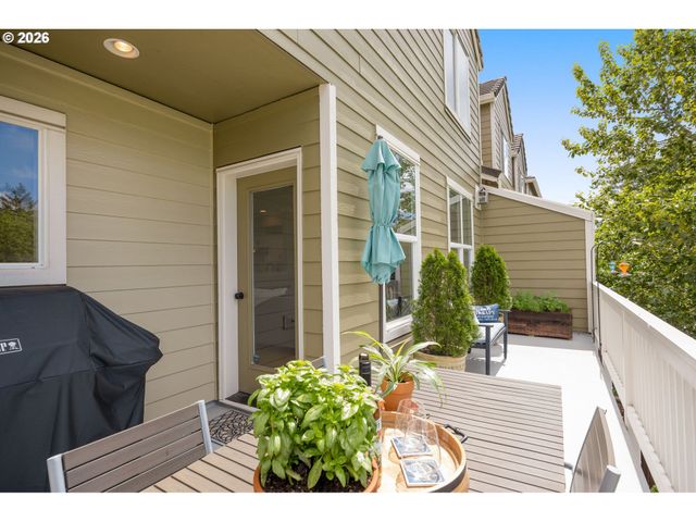 2649 Nw KENNEDY Ct, Portland, OR 97229