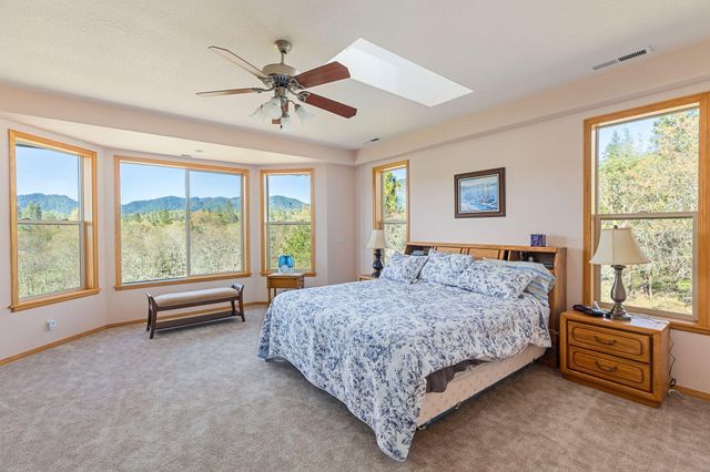 547 Jackpine Drive, Grants Pass, OR 97526