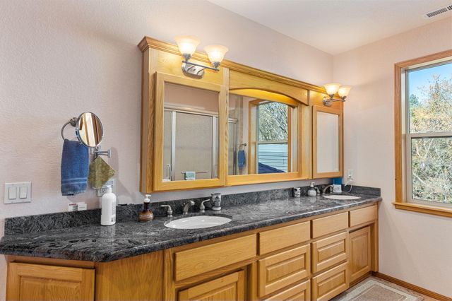 547 Jackpine Drive, Grants Pass, OR 97526