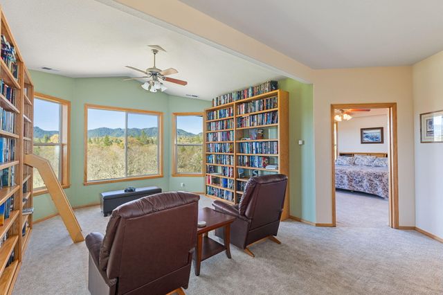 547 Jackpine Drive, Grants Pass, OR 97526