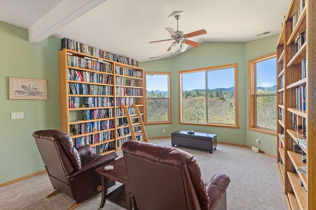 547 Jackpine Drive, Grants Pass, OR 97526