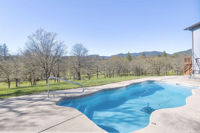 547 Jackpine Drive, Grants Pass, OR 97526