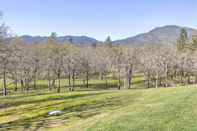 547 Jackpine Drive, Grants Pass, OR 97526