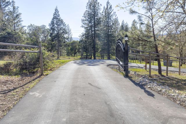 547 Jackpine Drive, Grants Pass, OR 97526