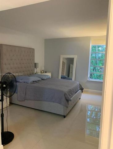 8810 Fontainebleau Blvd 217, Miami, FL 33172