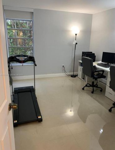 8810 Fontainebleau Blvd 217, Miami, FL 33172