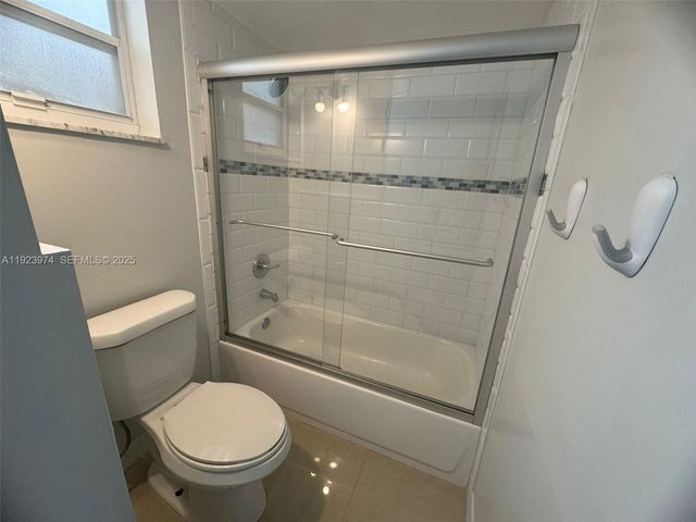 8810 Fontainebleau Blvd 217, Miami, FL 33172