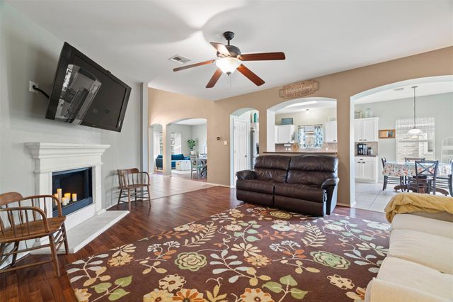 315 Swenson DR, Hutto, TX 78634