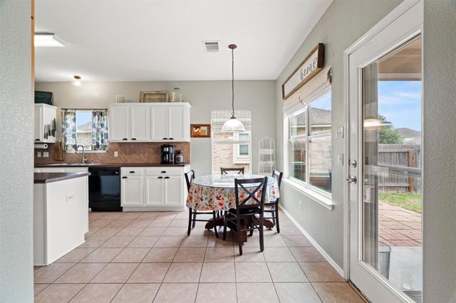 315 Swenson DR, Hutto, TX 78634