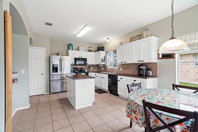 315 Swenson DR, Hutto, TX 78634