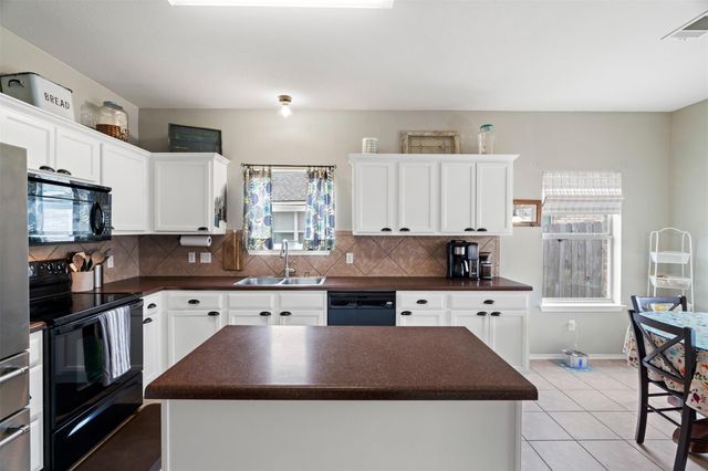 315 Swenson DR, Hutto, TX 78634