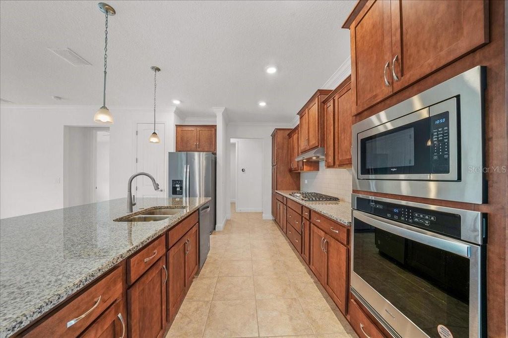 Image 14 of property listing at 10252 SW 96TH LOOP, Ocala, FL 34481