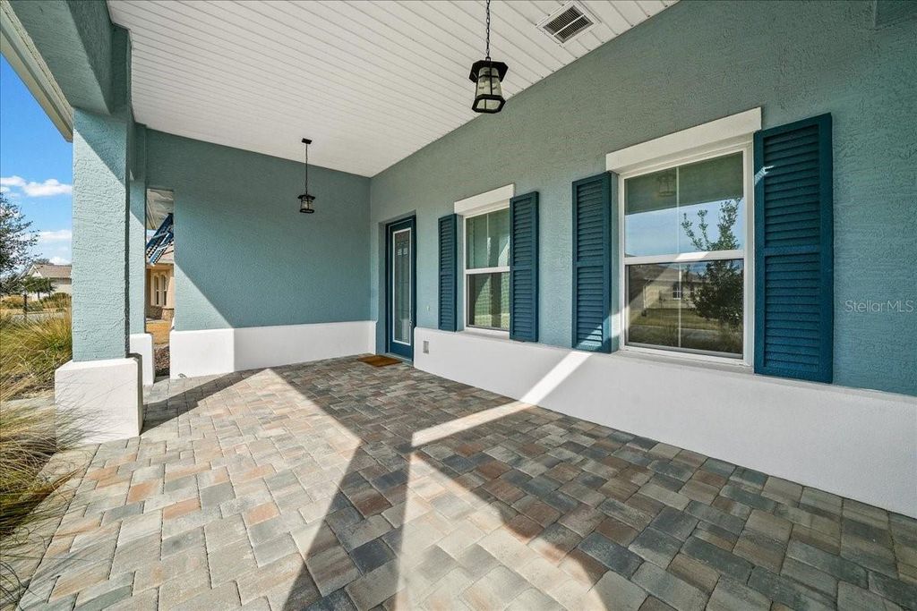 Image 3 of property listing at 10252 SW 96TH LOOP, Ocala, FL 34481