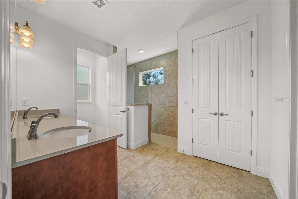 Image 27 of property listing at 10252 SW 96TH LOOP, Ocala, FL 34481