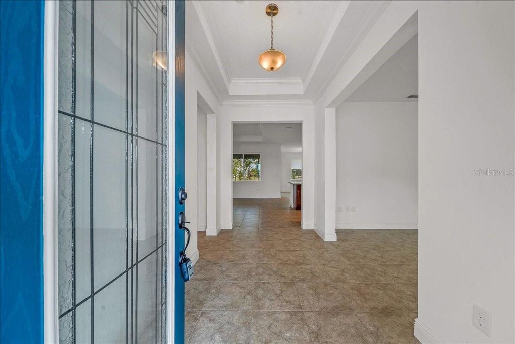 Image 4 of property listing at 10252 SW 96TH LOOP, Ocala, FL 34481