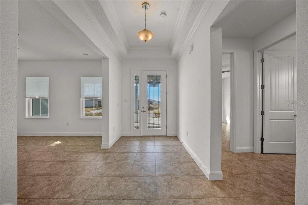 Image 5 of property listing at 10252 SW 96TH LOOP, Ocala, FL 34481