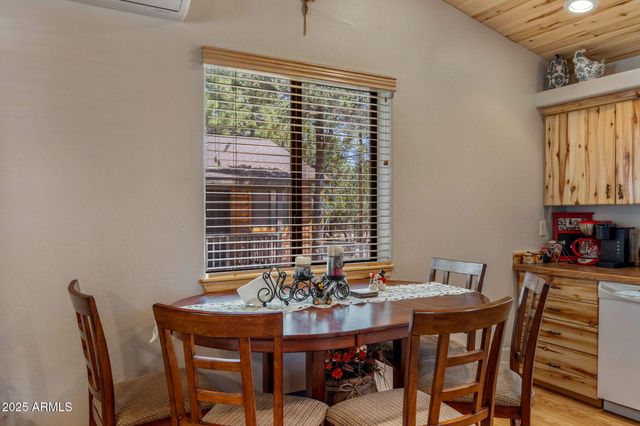 2979 WESTERN STAR Drive, Overgaard, AZ 85933