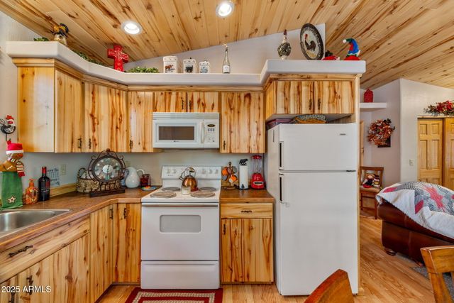 2979 WESTERN STAR Drive, Overgaard, AZ 85933