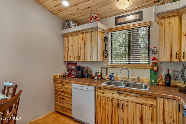 2979 WESTERN STAR Drive, Overgaard, AZ 85933