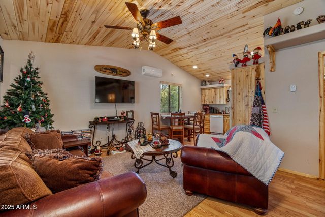 2979 WESTERN STAR Drive, Overgaard, AZ 85933