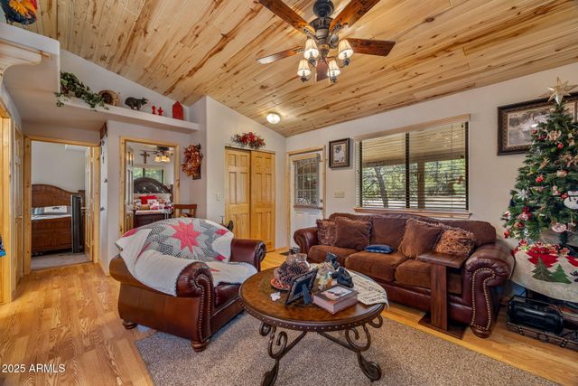 2979 WESTERN STAR Drive, Overgaard, AZ 85933