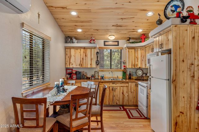 2979 WESTERN STAR Drive, Overgaard, AZ 85933