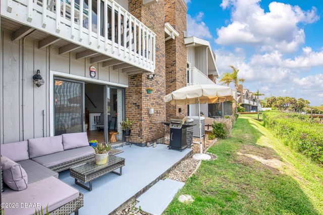 121 Lagoon Court, New Smyrna Beach, FL 32169