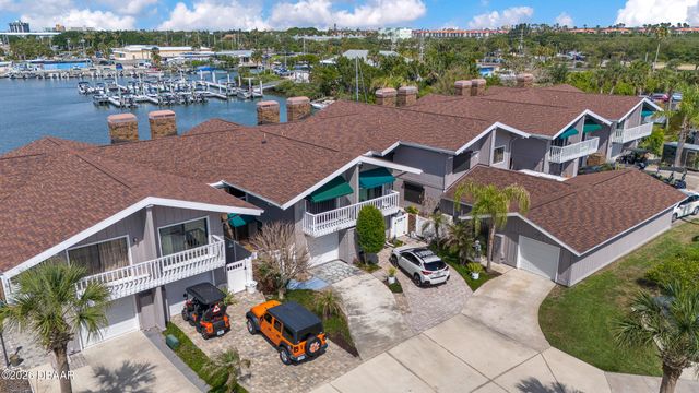 121 Lagoon Court, New Smyrna Beach, FL 32169