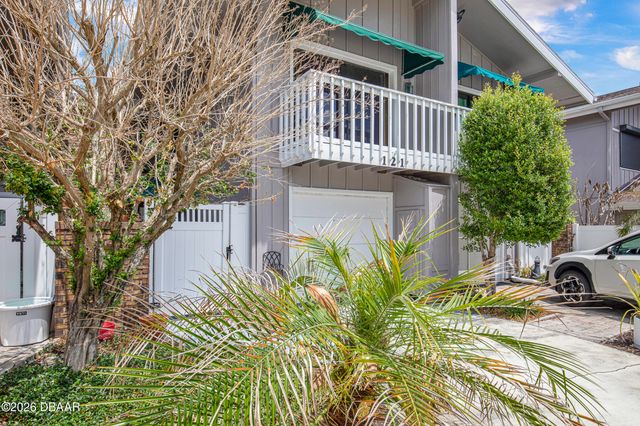 121 Lagoon Court, New Smyrna Beach, FL 32169
