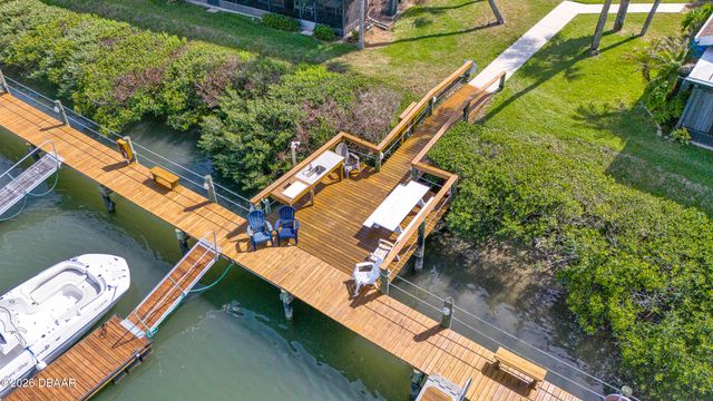 121 Lagoon Court, New Smyrna Beach, FL 32169