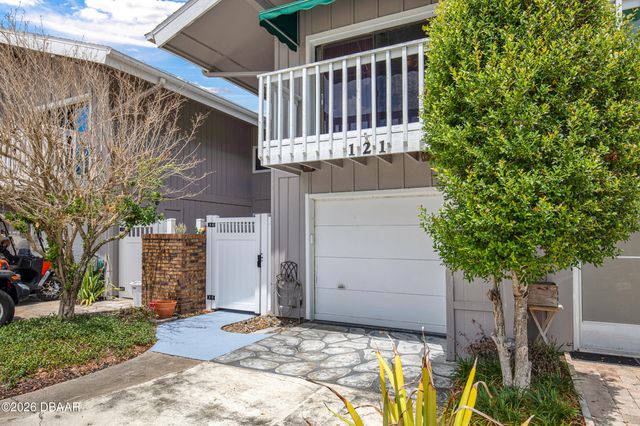 121 Lagoon Court, New Smyrna Beach, FL 32169