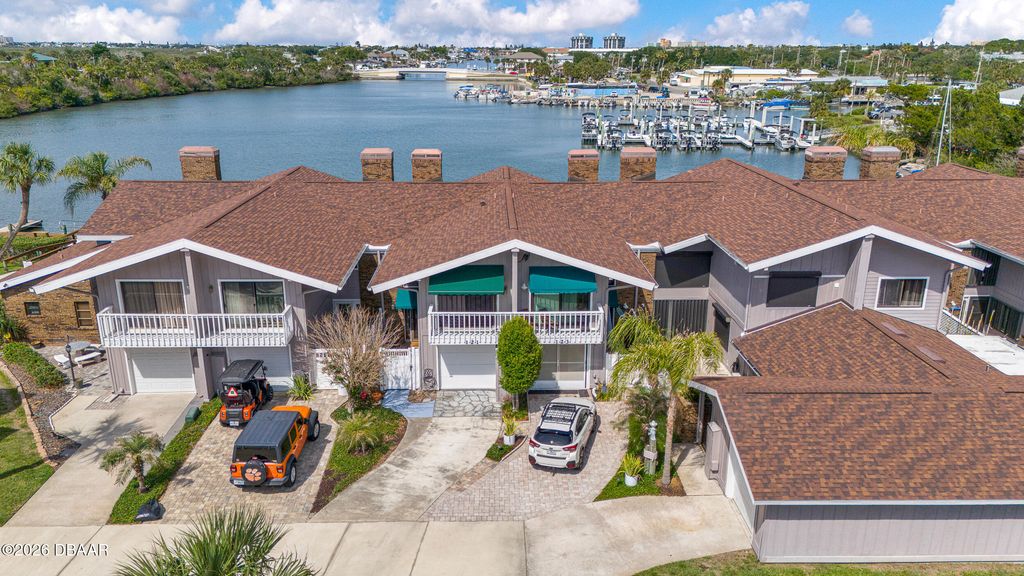 121 Lagoon Court, New Smyrna Beach, FL 32169