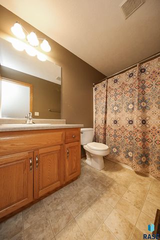 5015 E Newcastle St Street, Sioux Falls, SD 57110