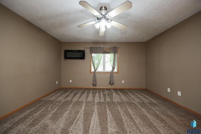 5015 E Newcastle St Street, Sioux Falls, SD 57110