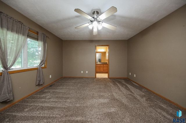 5015 E Newcastle St Street, Sioux Falls, SD 57110