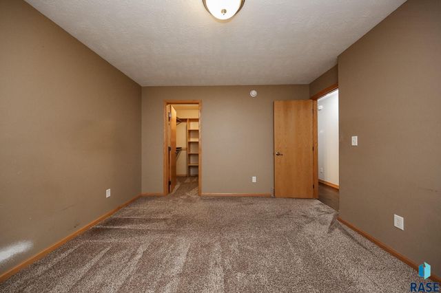 5015 E Newcastle St Street, Sioux Falls, SD 57110