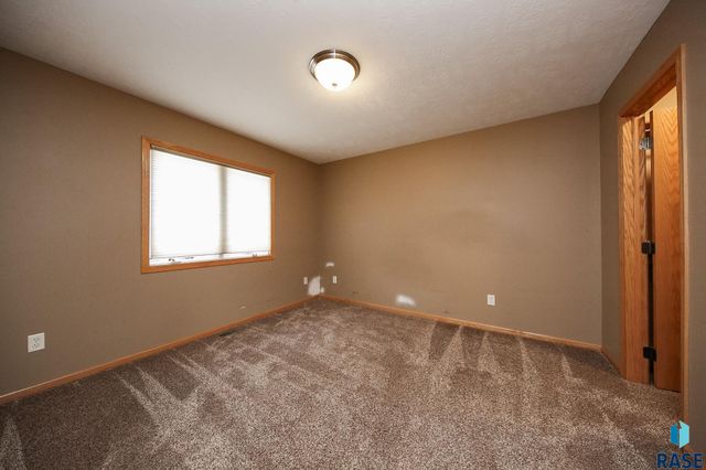 5015 E Newcastle St Street, Sioux Falls, SD 57110