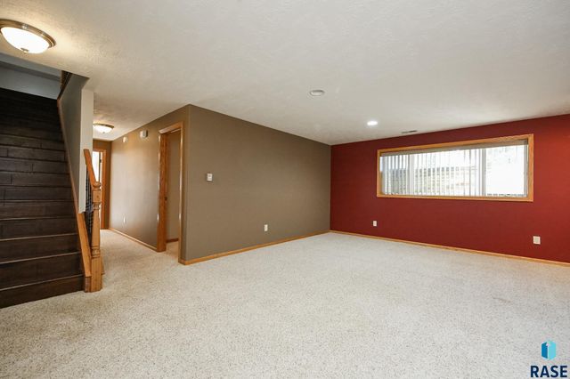 5015 E Newcastle St Street, Sioux Falls, SD 57110