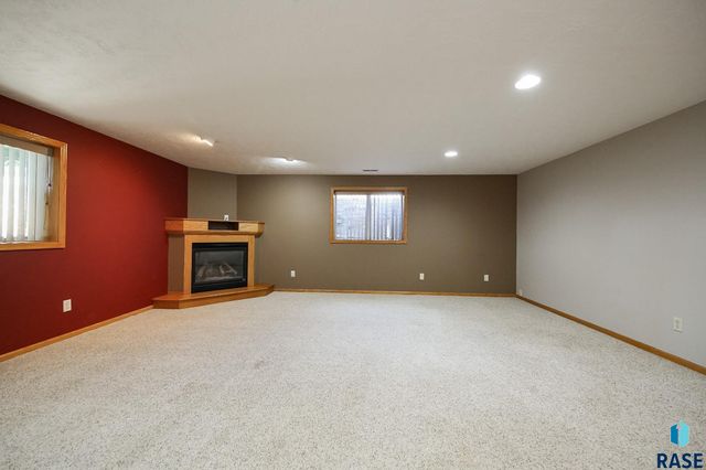 5015 E Newcastle St Street, Sioux Falls, SD 57110