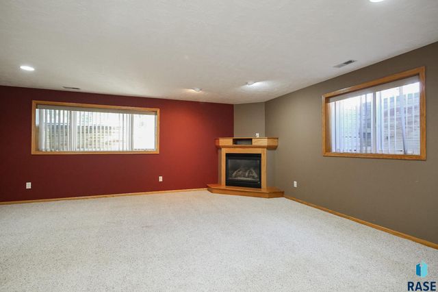 5015 E Newcastle St Street, Sioux Falls, SD 57110