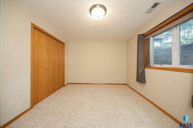 5015 E Newcastle St Street, Sioux Falls, SD 57110