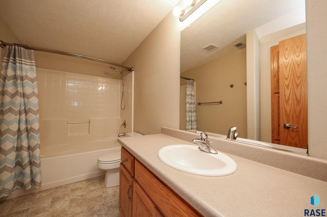 5015 E Newcastle St Street, Sioux Falls, SD 57110