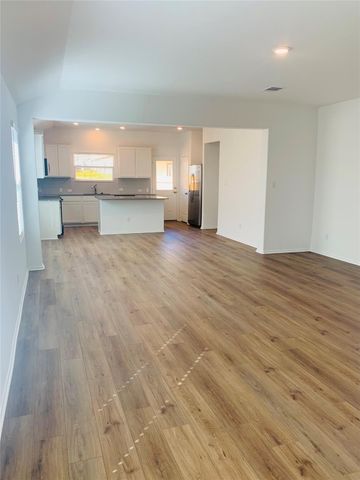 104 Perfect World LOOP, Jarrell, TX 76537